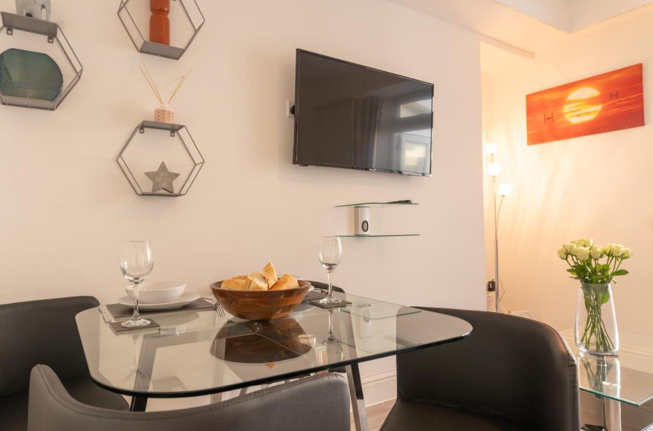 Highfield House - 1 Bed-Sleeps 2-Tjs20Hh Apartment Ilfracombe Bagian luar foto